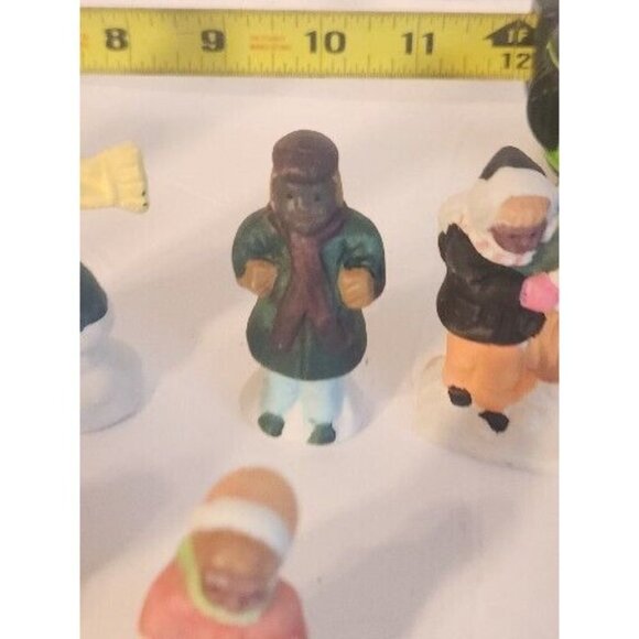 Lot of 9 Lemax Christmas Village Figurines Gumball Machine Resin Porcelain - Picture 10 of 16